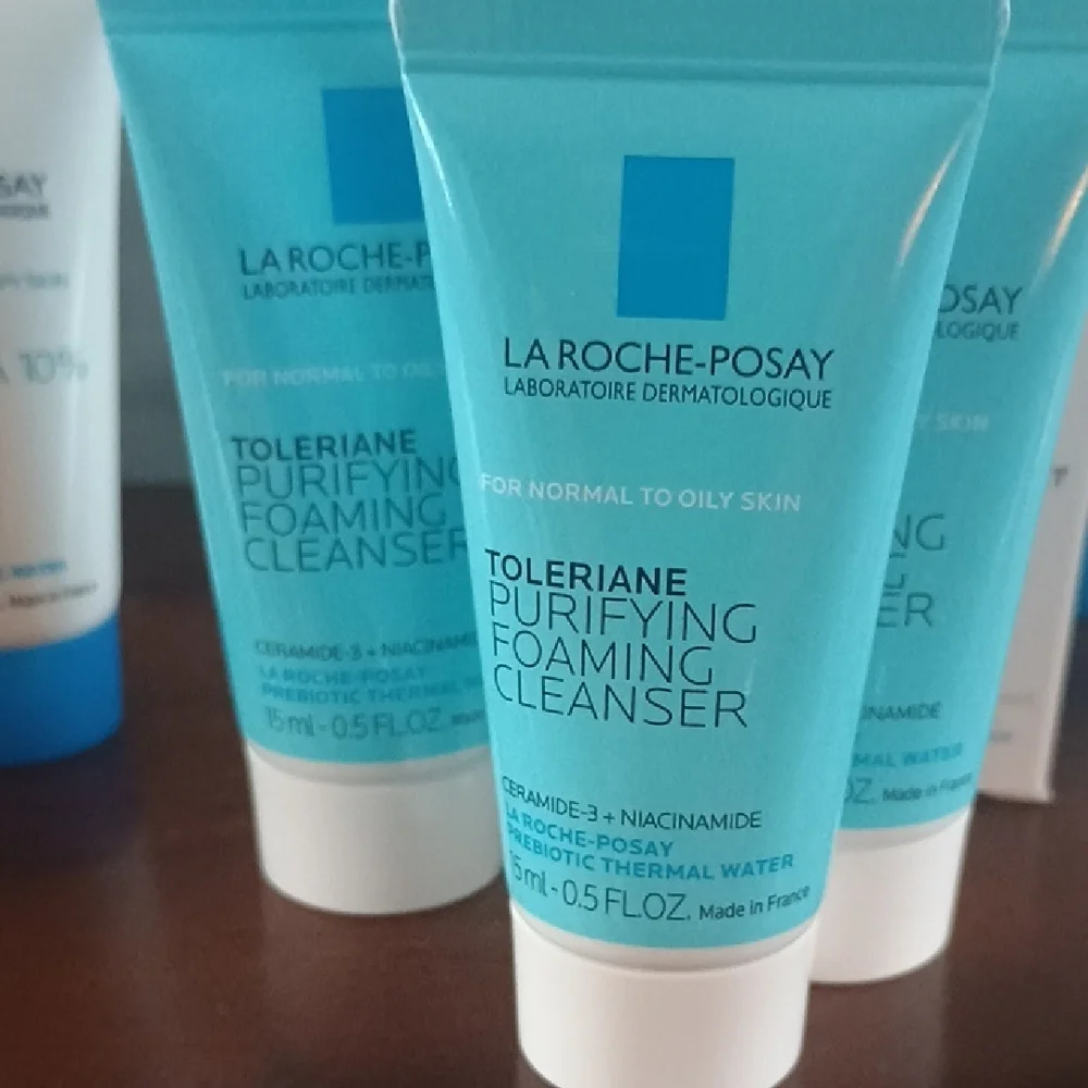 La Roche-Posay Skincare Set - Blue and White - Picture 2 of 8